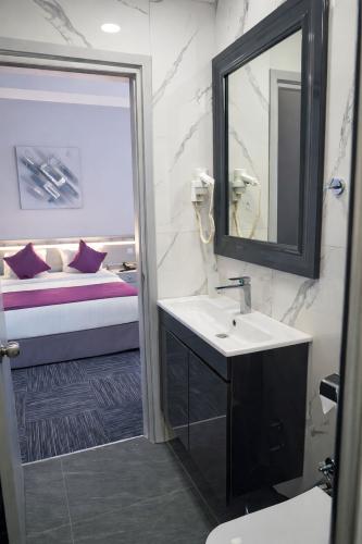 sammys-hotel-standard-double-room-8