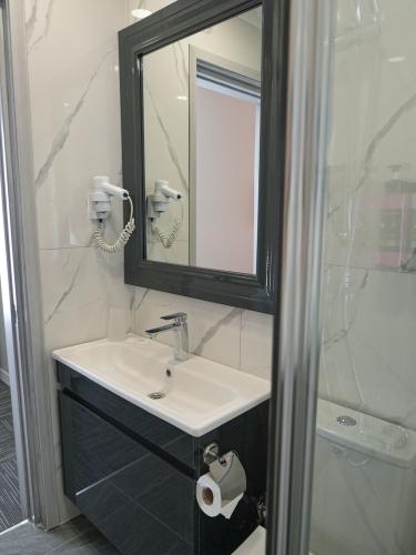 sammys-hotel-standard-twin-room-2