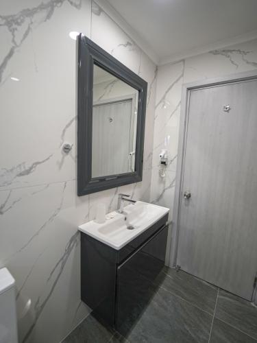 sammys-hotel-suit-double-room-7