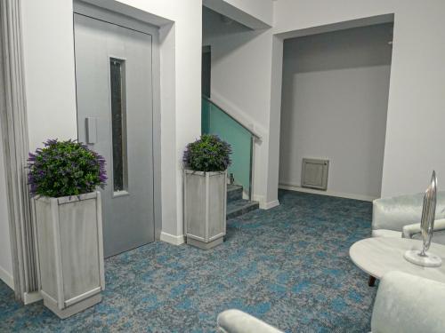 sammys-hotel-suit-twin-room-10