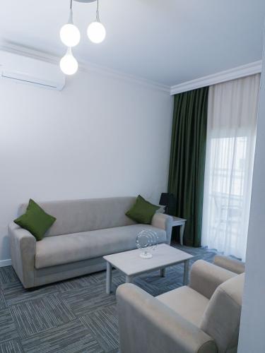 sammys-hotel-suit-twin-room-14