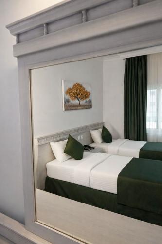sammys-hotel-suit-twin-room-7