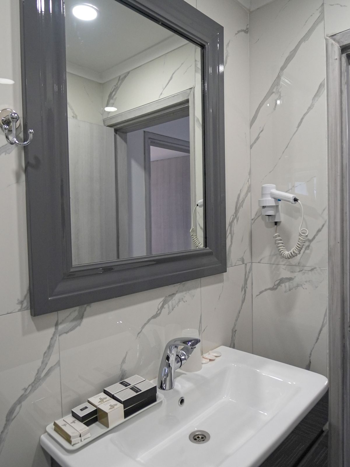 Sammys Hotel Suit Twin Room